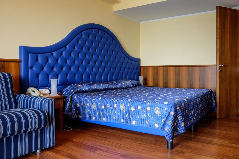 Room image 4